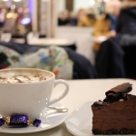 【フィンランド】@rikamera_world #20151230 現地 #20151229 #ヘルシンキ観光 #fazer #cafe #発見 ！ #ホットチョコレート #チョコレートケーキ #hotchocolate #chocolatecake